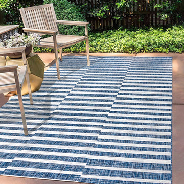 Sukie Modern Offset Stripe Indoor/outdoor Area Rug